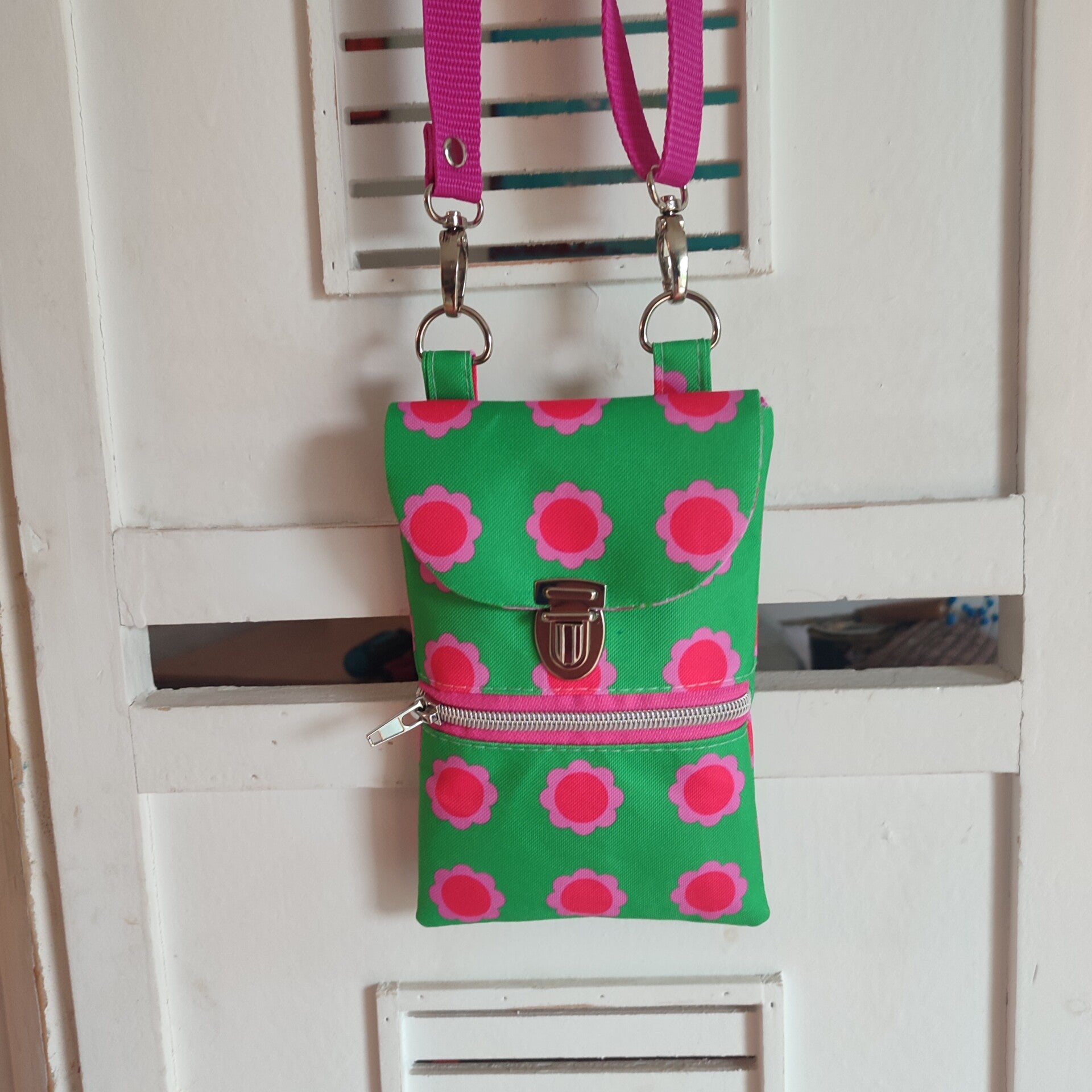 Handytasche Gießblume grün