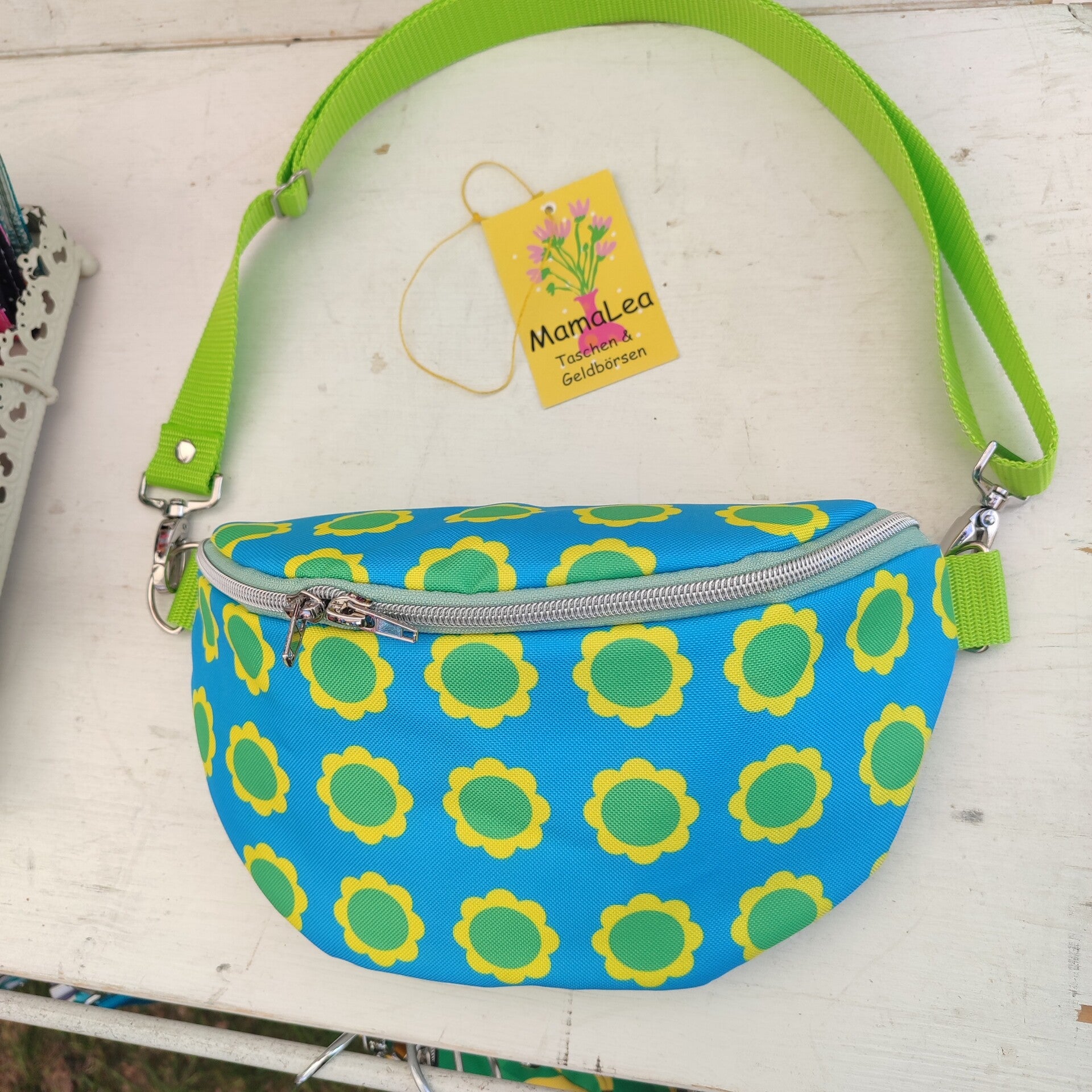 Bauchtasche Gießblume blau
