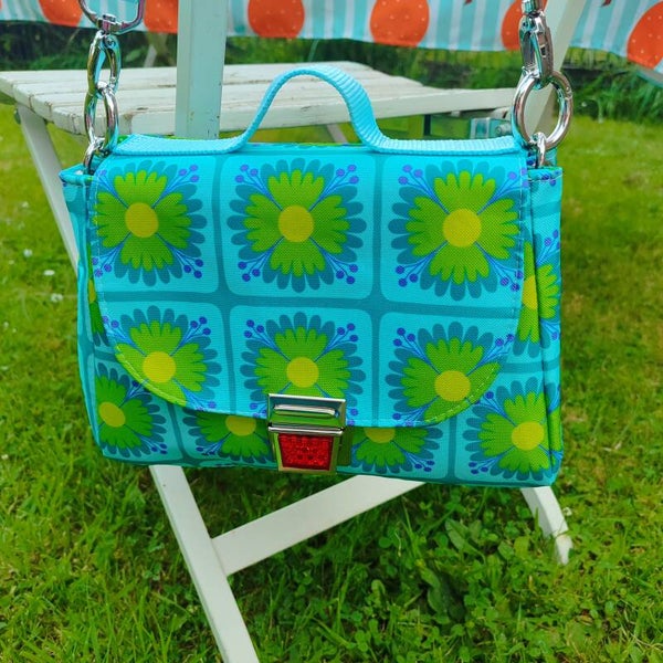 Kleine Klappentasche Fliesenblume blau