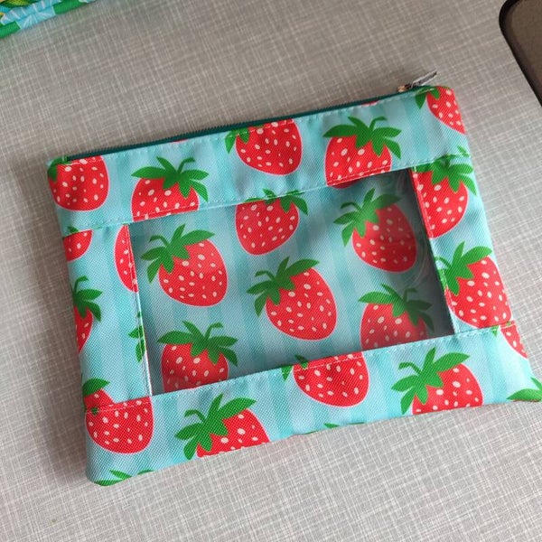 Fenstertasche Erdbeere blau
