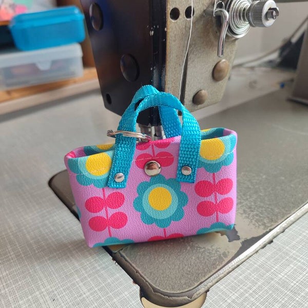 Schlüsselanhänger Minibag Retroflower pink
