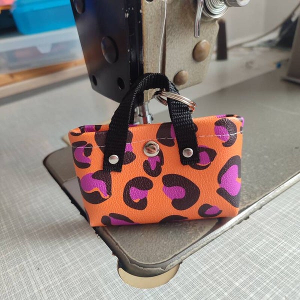 Schlüsselanhänger Minibag Leo orange