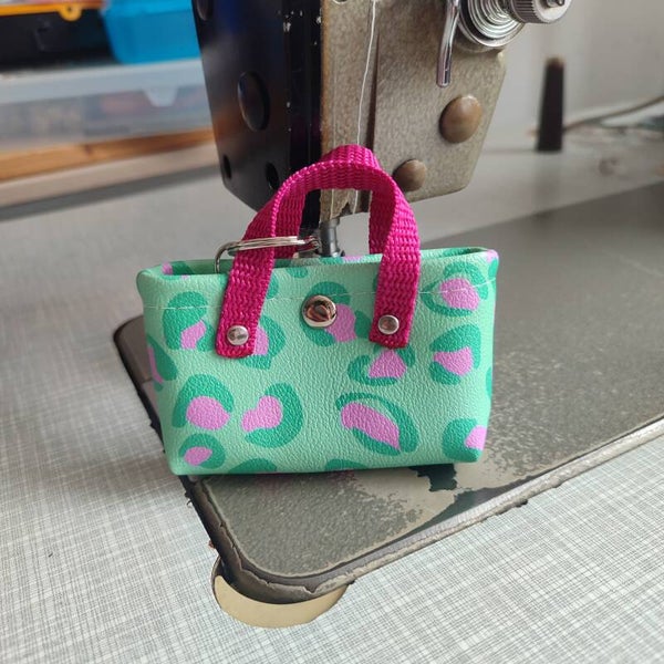 Schlüsselanhänger Minibag Leo mint