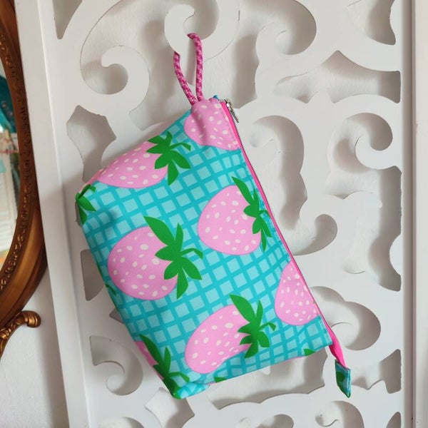 Kosmobag Erdbeere rosa blau