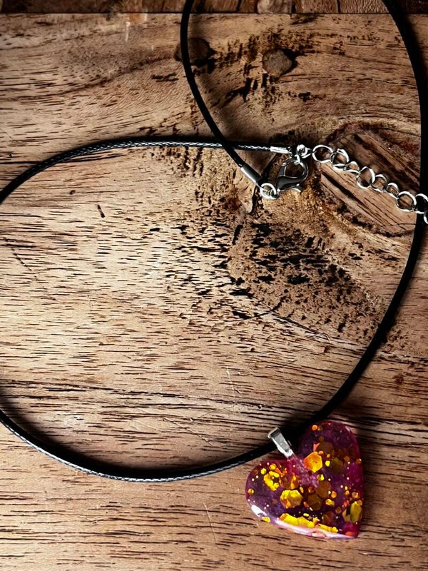 Collier résine «Cœur »