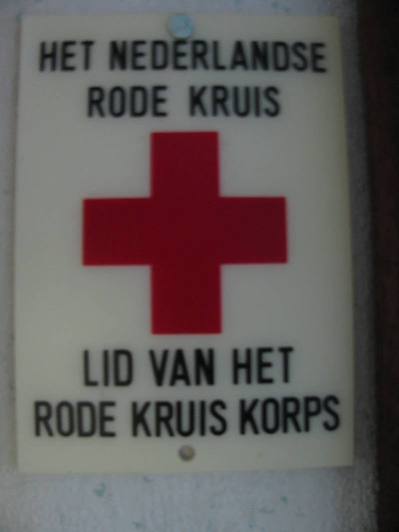 deurschildjehetnederlandserodekruislidvanhetrodekruiskorps.jpg