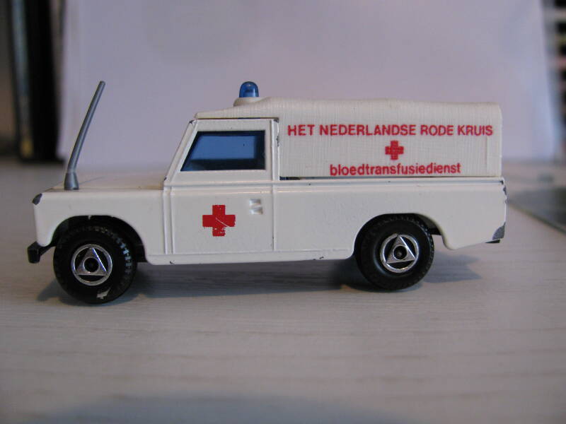 efsi-landrover-het-ned-rode-kruis-bloedtransfusiedienst-standard.jpg