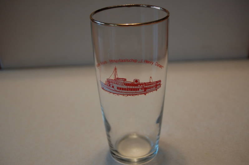glasrodekruishospitaalschipjhenrydunant2.jpg