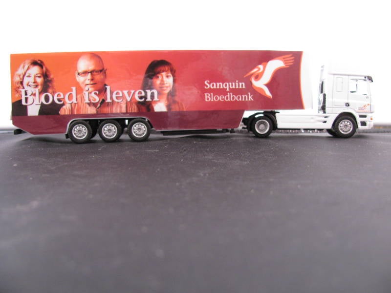 trucksanquinbloedbankbloedisleven.jpg