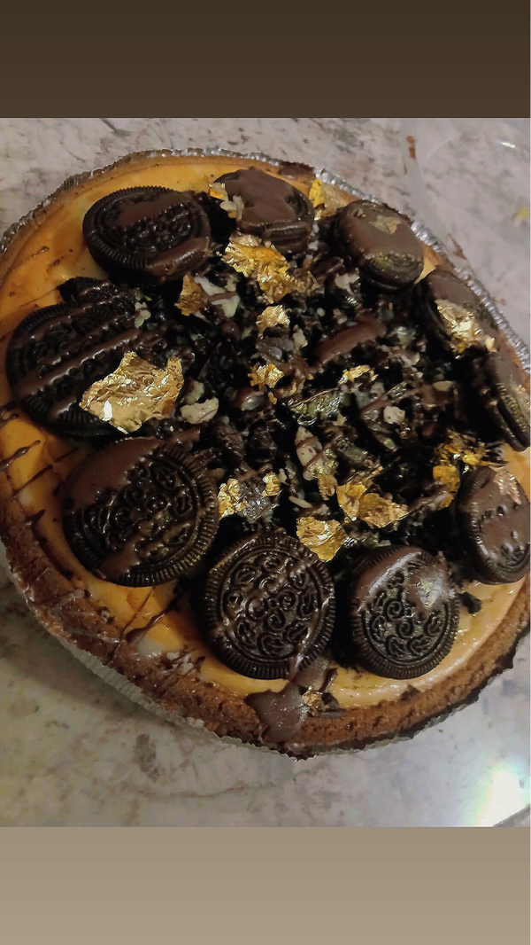 Oreo cheesecake with gold flakes