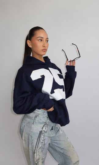 AW25 – PRIORITY ICONIC 25 HOODIE – NAVY