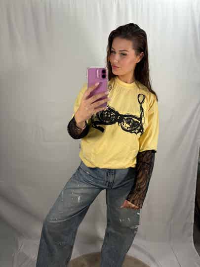 SPICE LACE TEE - PRIORITY - BUTTER YELLOW WITH BLACK
