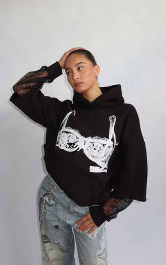 AW25 – PRIORITY SPICE LACE HOODIE – BLACK