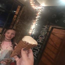 Late night ice cream🍦