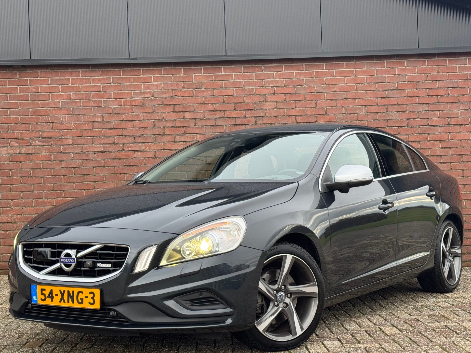 VOLVO S60: