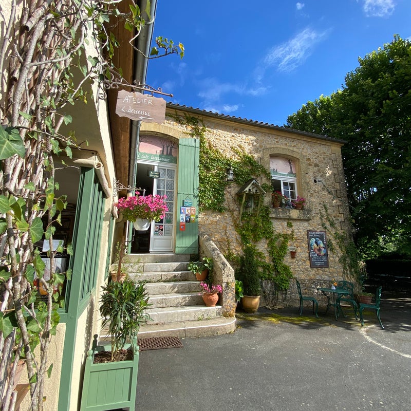 Entrée de l'Ecole Buissonnière près de Sarlat en Dordogne
