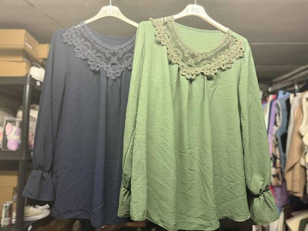 Blouse col brodé