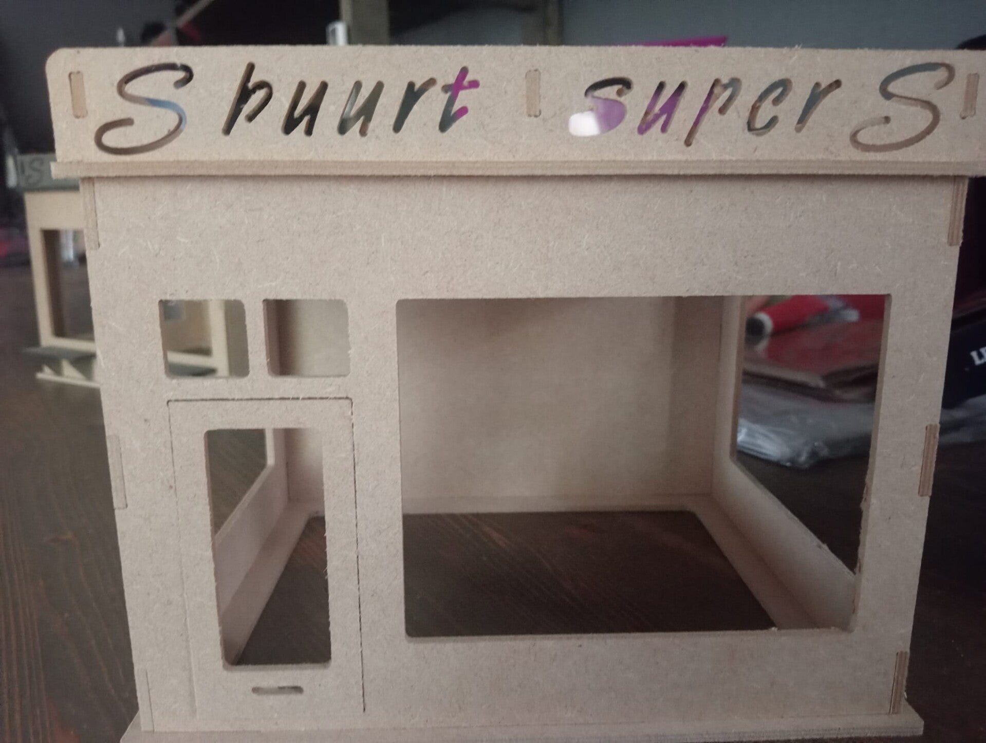 Winkel met grote ramen