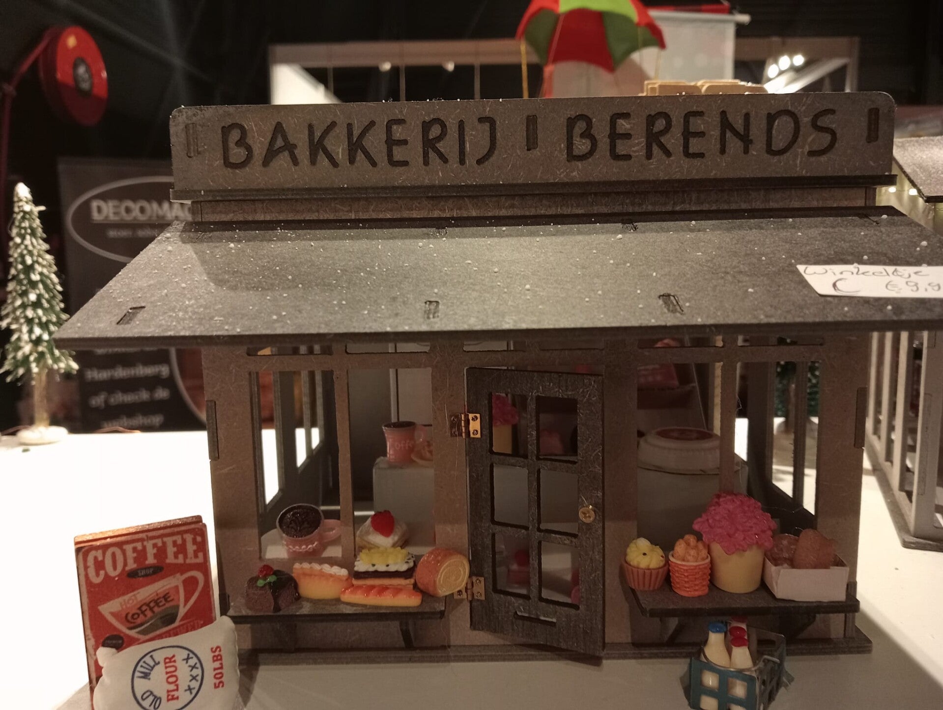 Winkeltje met luifel