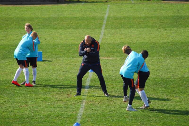 David Vecht als assistent-coach van Oranje onder-14