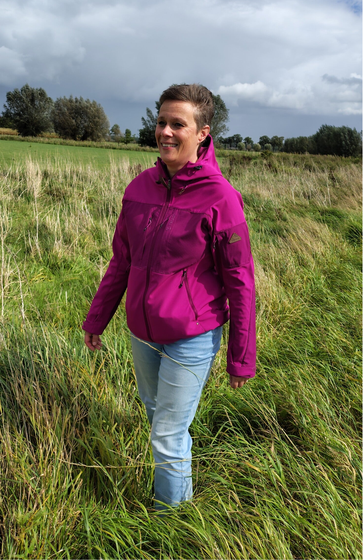 bord in de duinen met de tekst happily ever after starts here