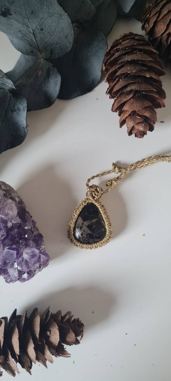 Chalcopyriet Macrame ketting