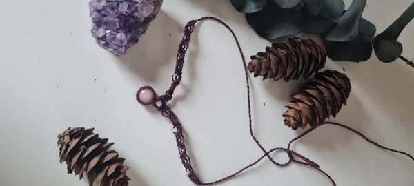 Rozenkwarts Macrame ketting