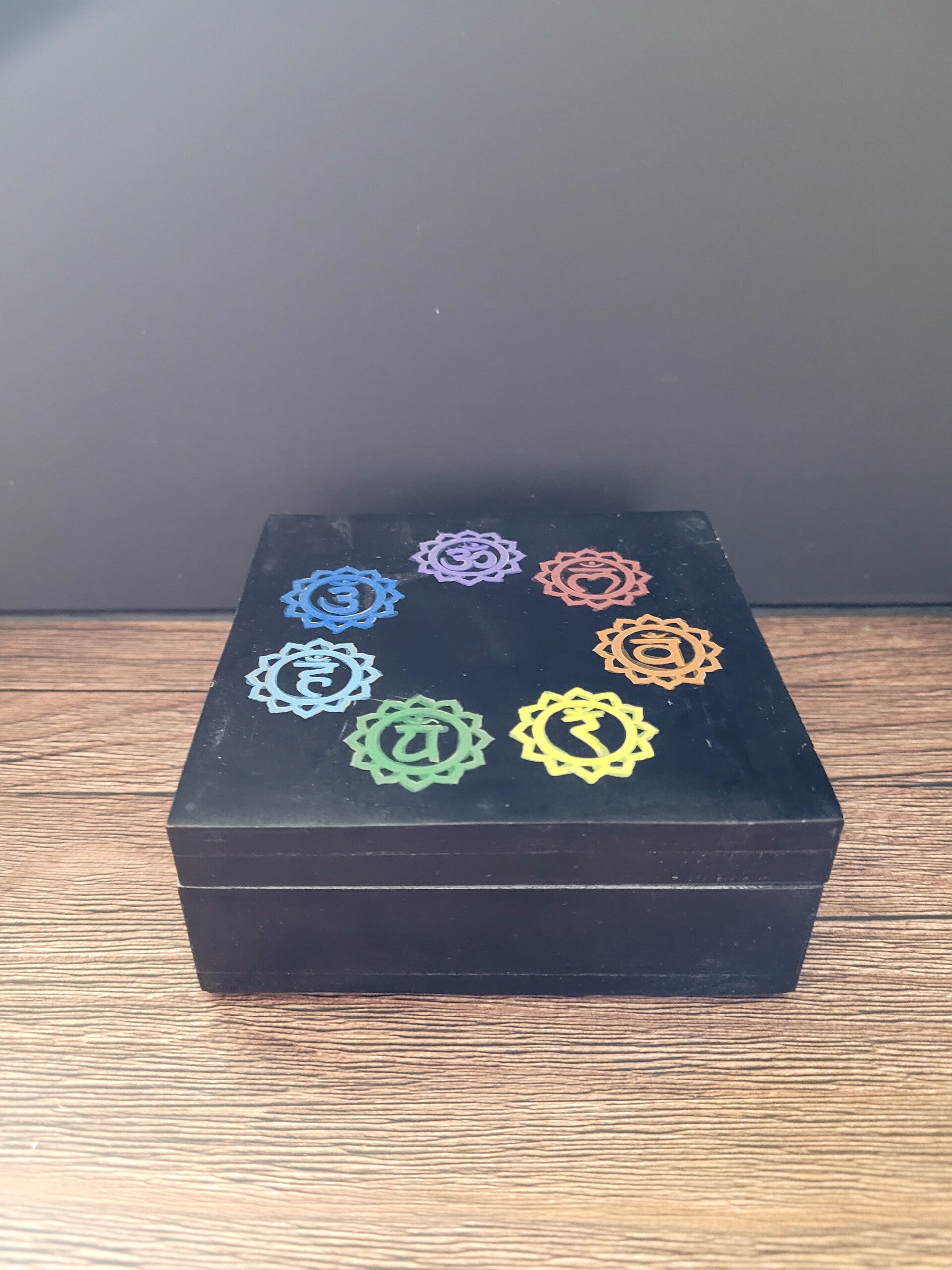 Zeepsteen kistje met Chakras