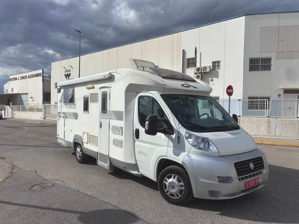 Autocaravana CI Internacional cama isla