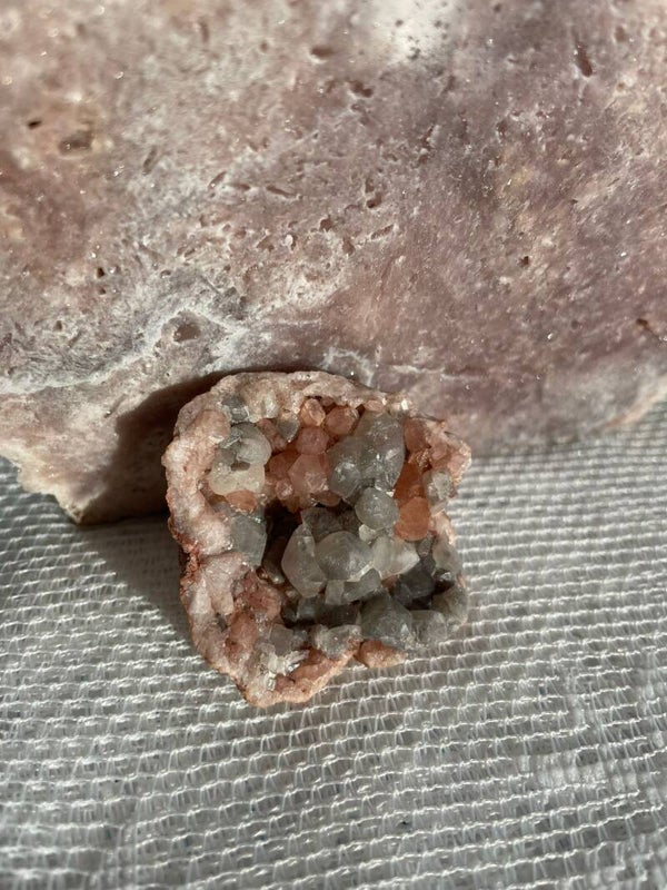 Roze Amethist Geode - Nr 12