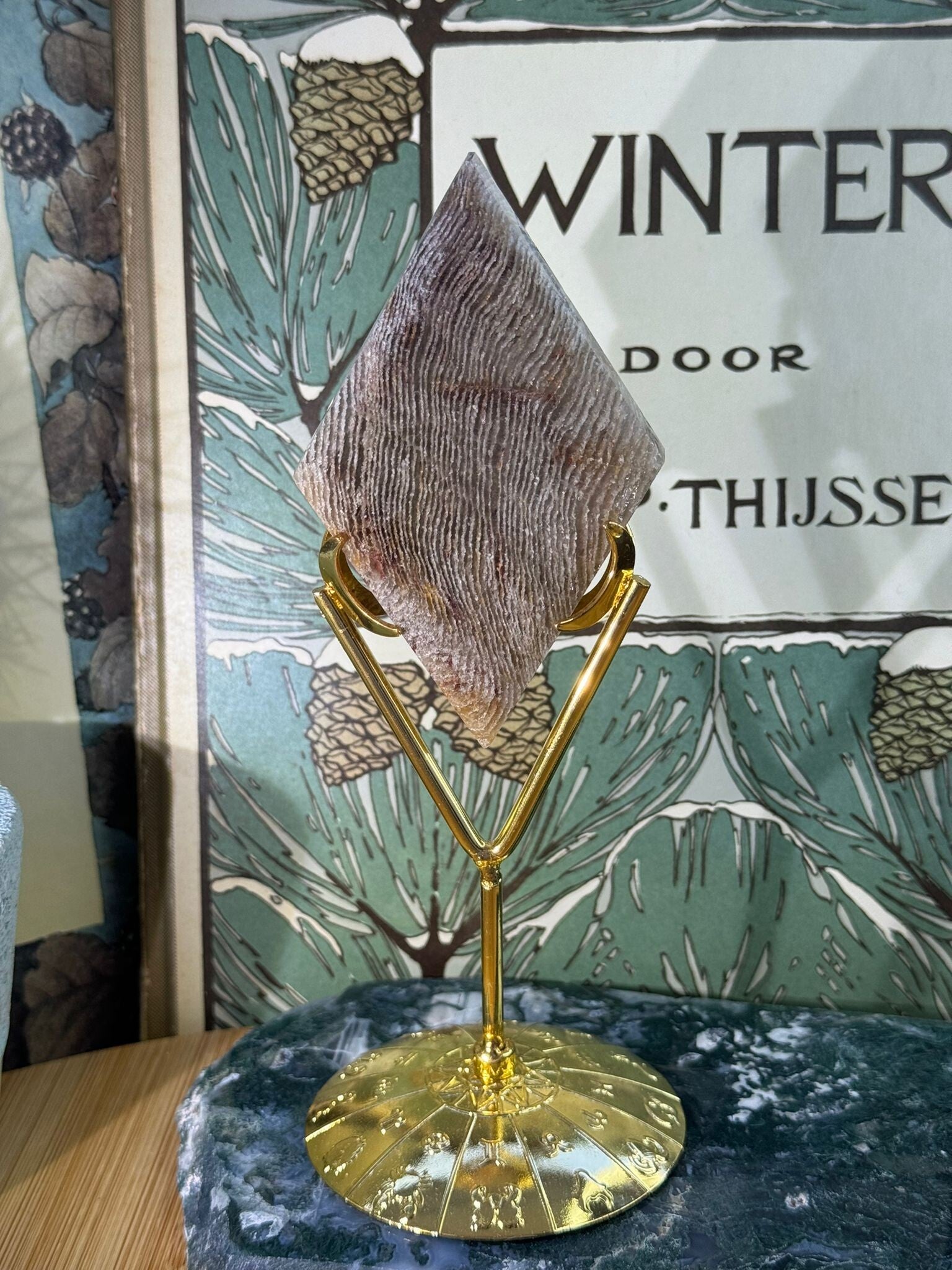 Garden Quartz ( 1000 Layer ) Diamant op standaard - Nr 02