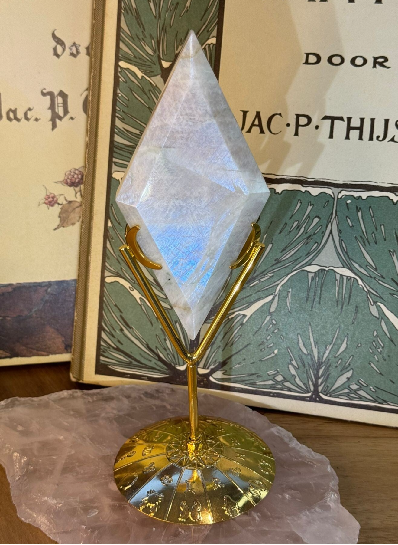 Maansteen Diamant op standaard - Nr 01