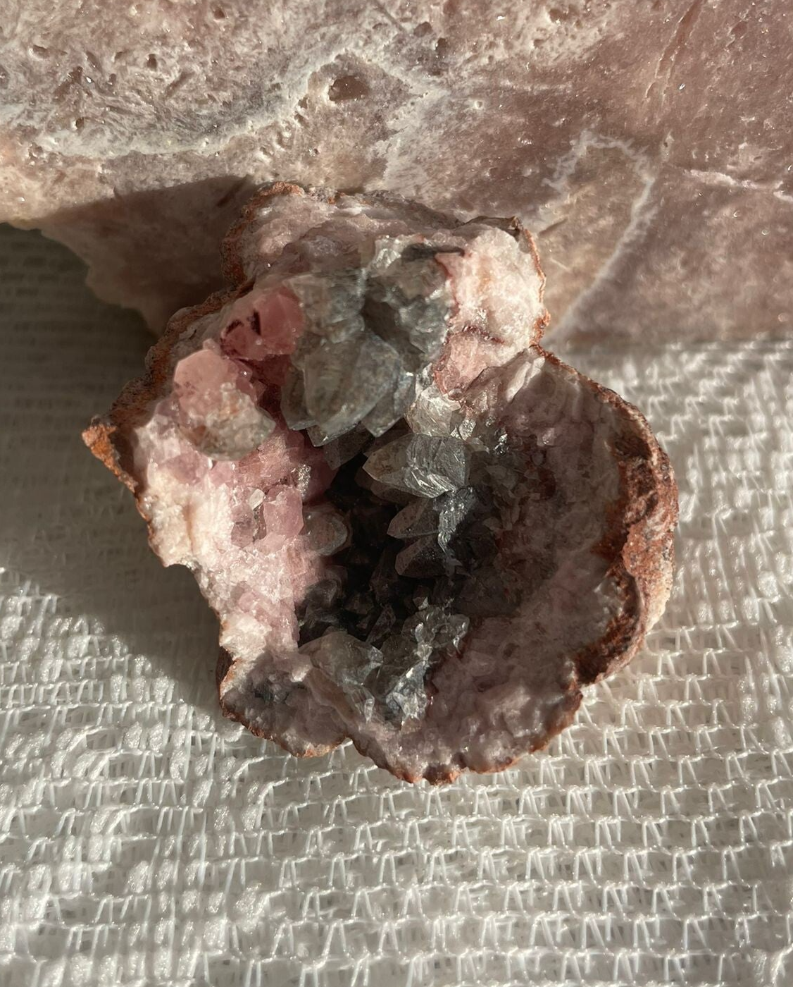 Roze Amethist Geode - Nr 13