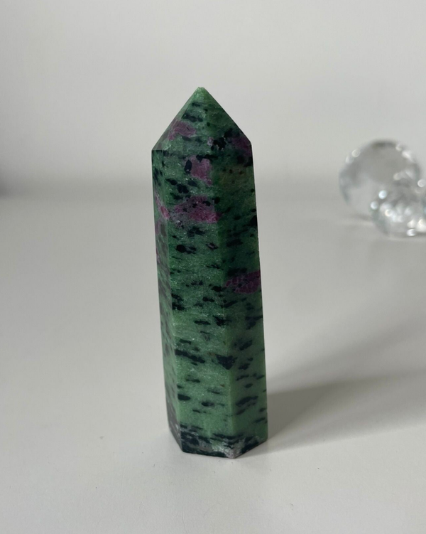 Robijn in Zoisiet Obelisk ( UV Reactief ) - Nr 05