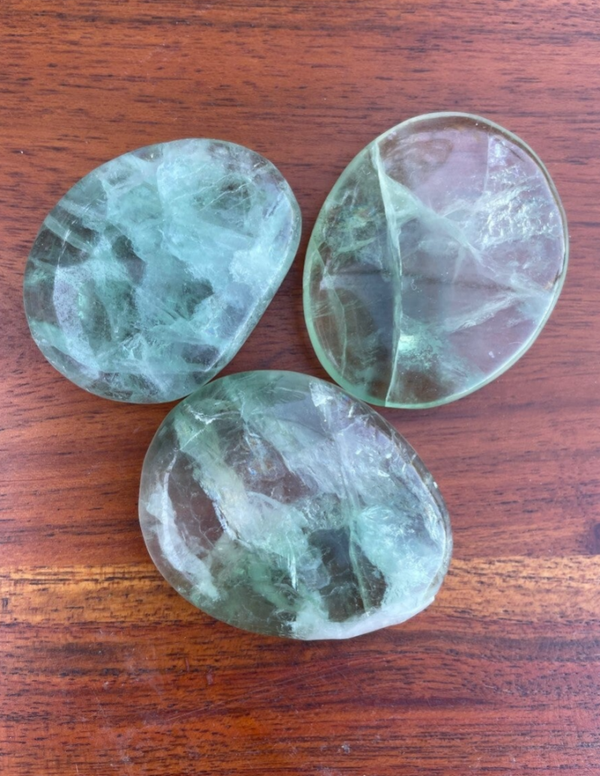 Groene Fluoriet Handsteen ( UV Reactief )