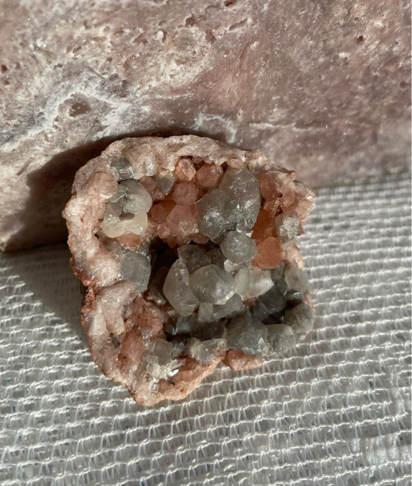 Roze Amethist Geode - Nr 12