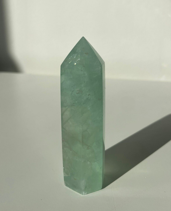 Groene Fluoriet Obelisk ( UV Reactief ) - Nr 03