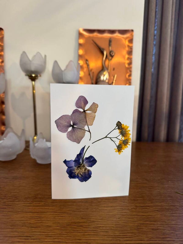 Handgemaakte kaart met Droogbloemen - Nr 08