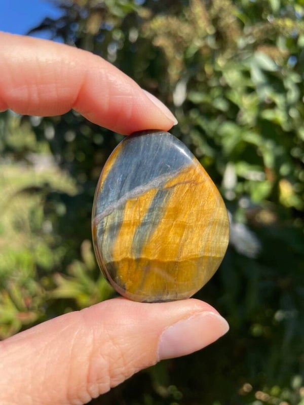 Valkenoog ( Blauwe Tijgeroog ) Handsteen