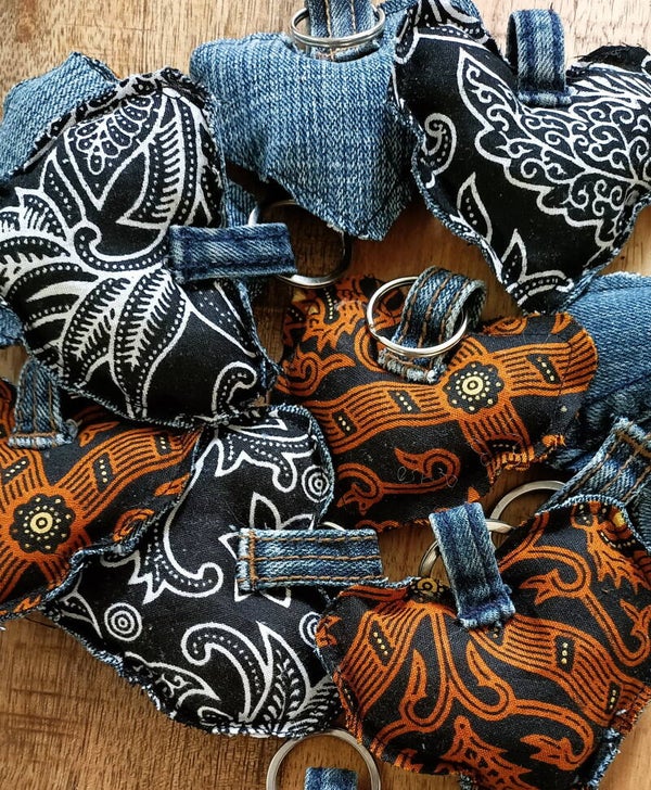 Batik hartjes sleutelhanger, 3 stuks