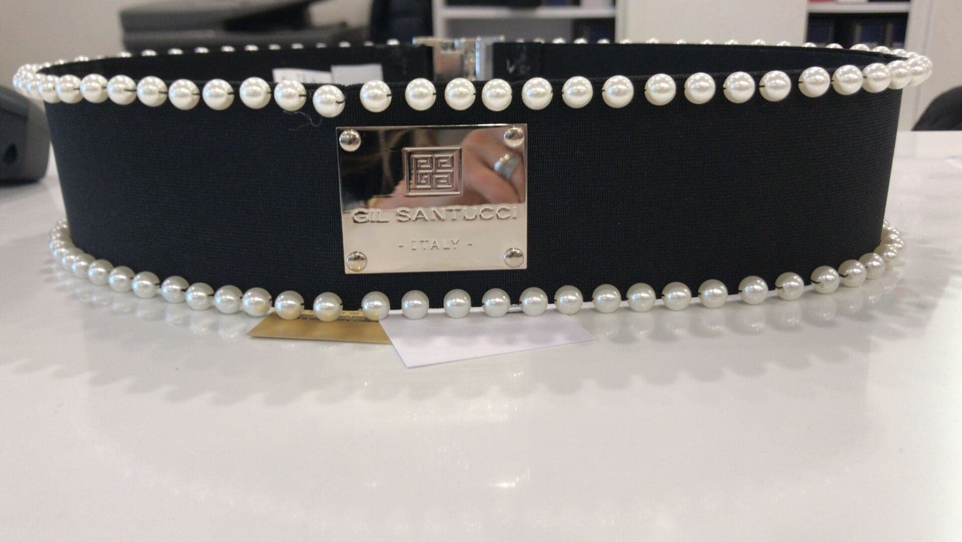 ELASTICATED BELT WITH LOGO PLATE AND PEARLS