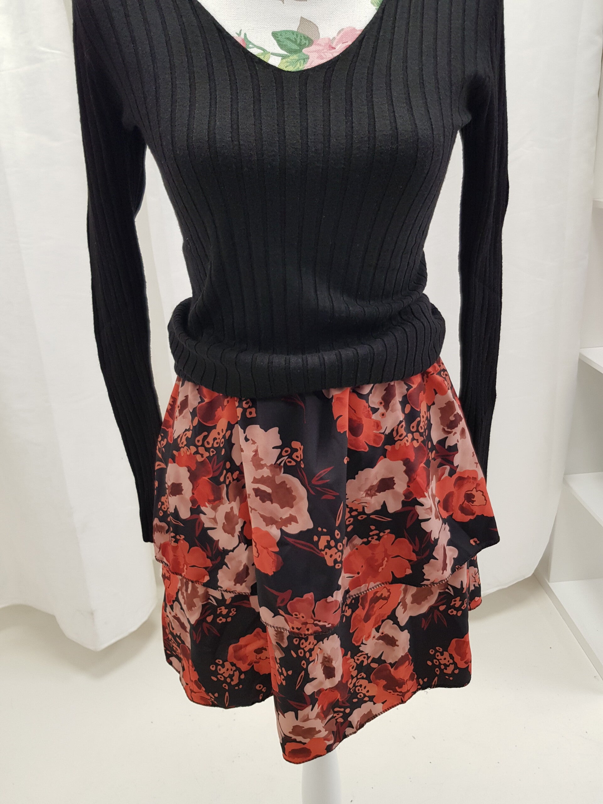 Mooie rok met bloem motief 