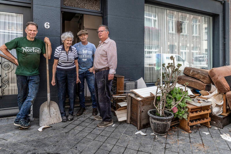 De familie Schetters, wonend langs de Geul met drie huizen en huishoudens aan elkaar geschakeld in hartje centrum van Valkenburg, zijn net als vele anderen daar zwaar getroffen door de overstromingen van vorige week. 20-07-2021