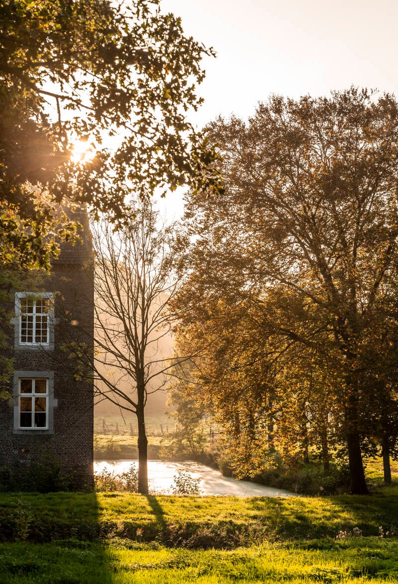 Herfst in Limburg. Kasteel Terborgh in de ochtendzon. 18-10-2022
