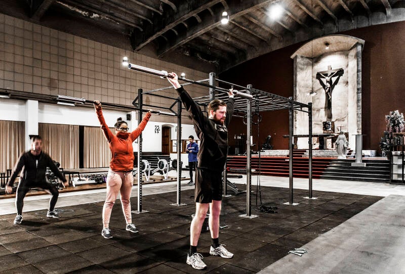 Met de komst van een Cross Fit-box is er eindelijk weer leven in de Rozenkranskerk in Treebeek. 25-04-2016