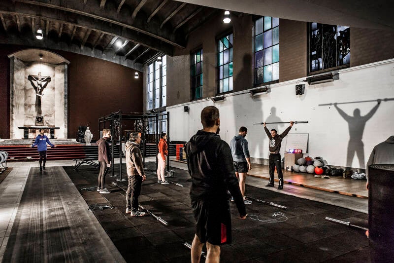 Rik Crijns is zijn bedrijf CrossFit Posterus begonnen in de leegstaande Rooms Katholieke OLV van de Heilige Rozenkrans.. Treebeek  25-04-2016