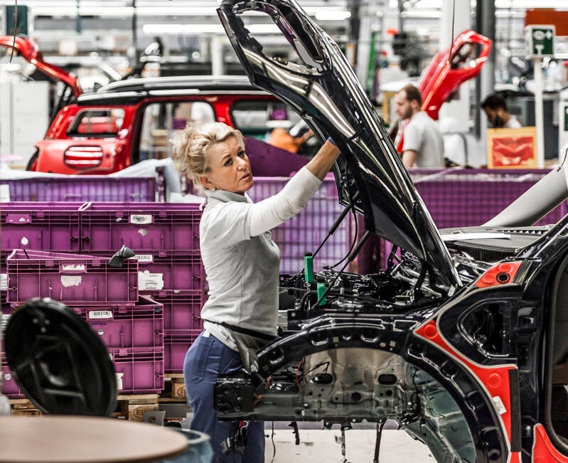 De assemblage van de Mini van BMW. Born 23-05-2017