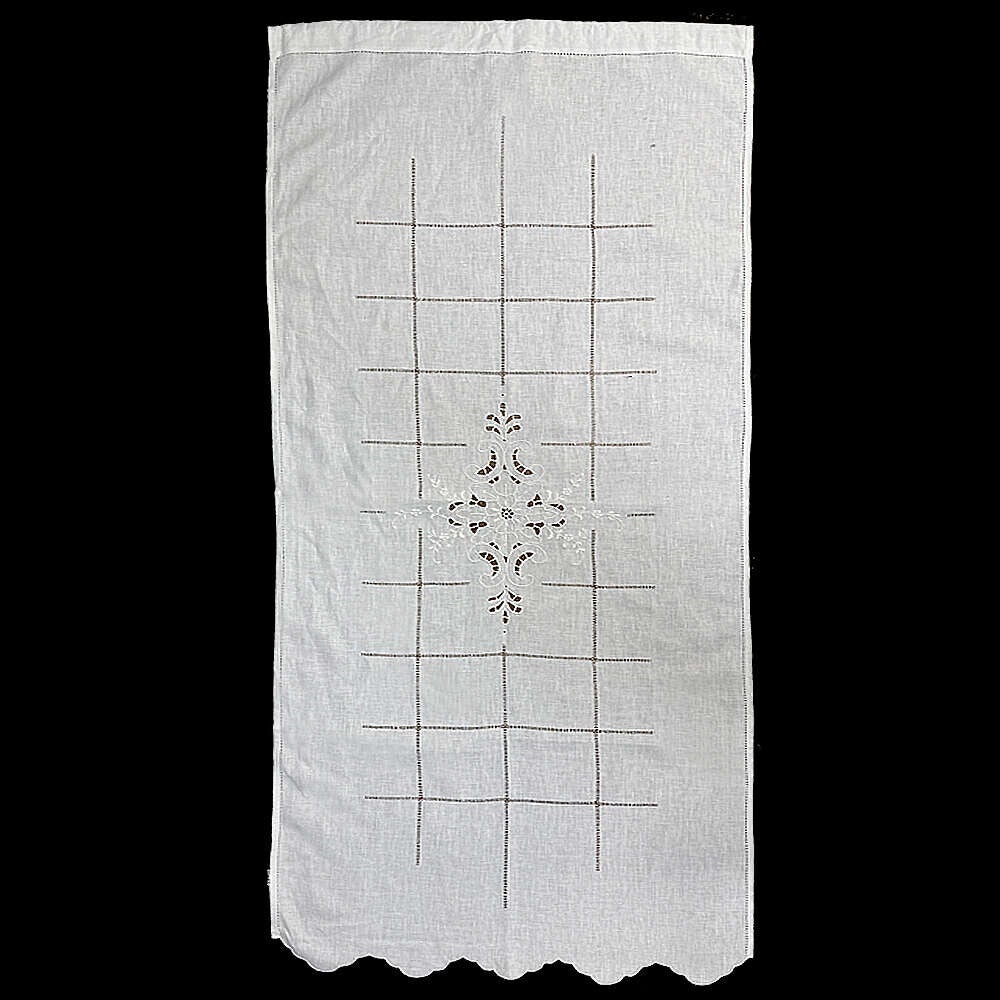 CORTINA HILO BORDADA ESCUDO ENTRE VAINICAS