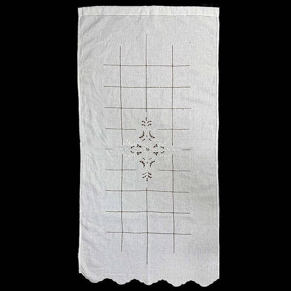 CORTINA HILO BORDADA ESCUDO ENTRE VAINICAS