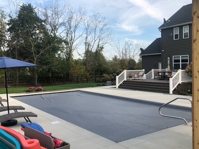 Automatic pool cover